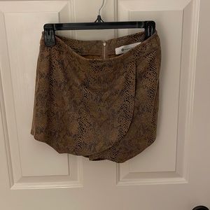 Snakeskin skort